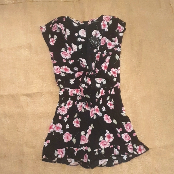 Zaful Pants - SALE BNWT Zaful jumpsuit romper Size 12